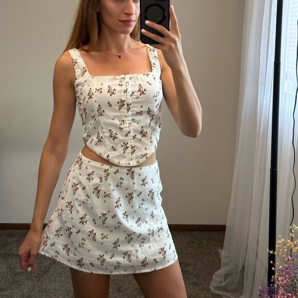 Floral White Dress - Picture 8 of 8